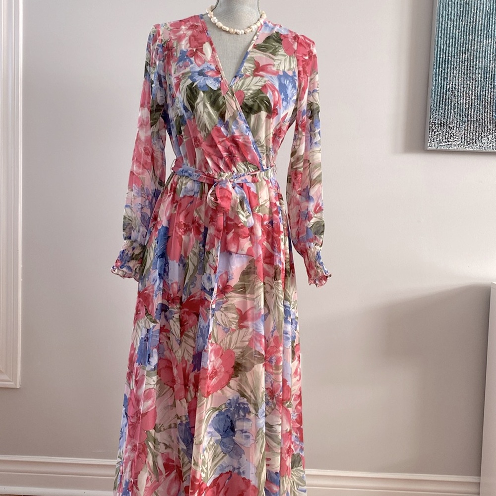 Beautiful Long Dress - Picture 4 of 11